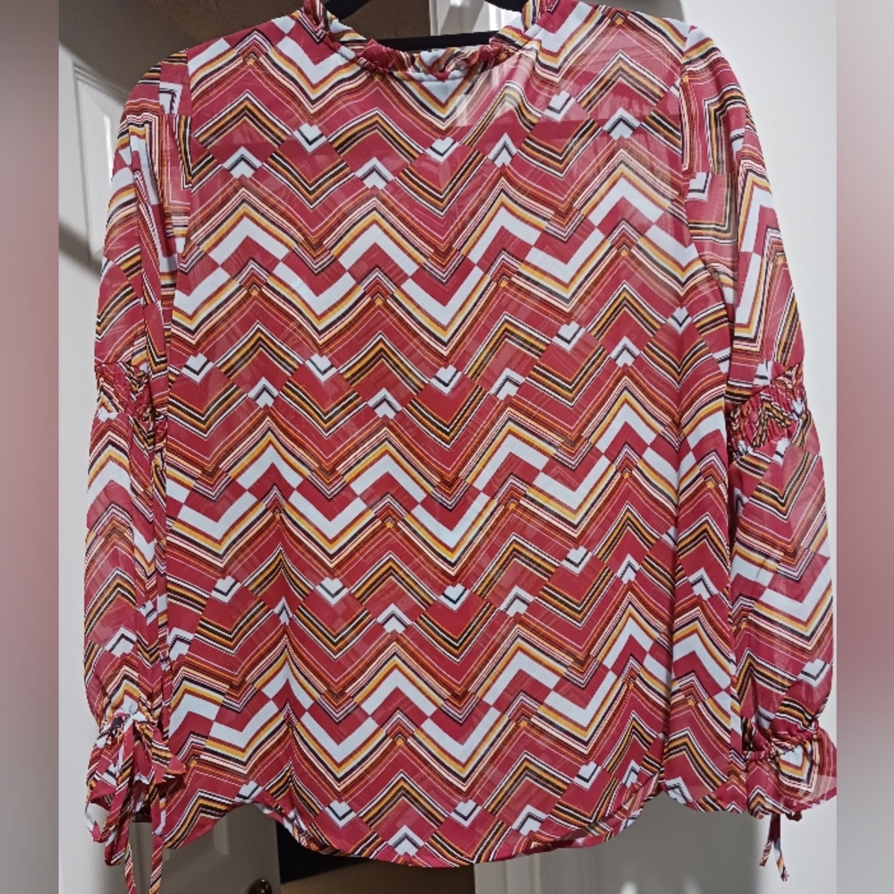 Simply Styled top - Picture 2 of 2